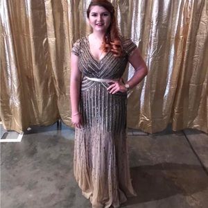 Adrianna Papell Nude Champagne Beaded Cap Sleeve V Neck Gown 14